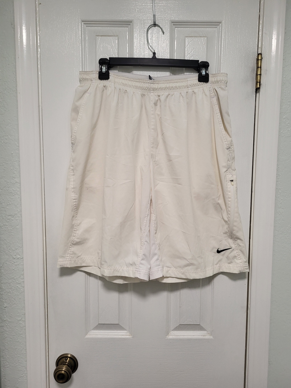 Nike Men’s XL White Athletic Shorts with Black Swoosh
